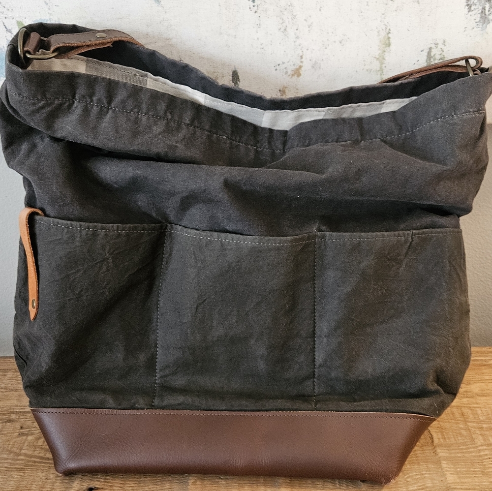 R. Riverter Handmade Otto Gray Leather Tote pockets